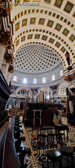 [P40] Rotunda din Mosta,Corul » foto by irinad
 - 
<span class="allrVoted glyphicon glyphicon-heart hidden" id="av1513992"></span>
<a class="m-l-10 hidden" id="sv1513992" onclick="voting_Foto_DelVot(,1513992,21895)" role="button">șterge vot <span class="glyphicon glyphicon-remove"></span></a>
<a id="v91513992" class=" c-red"  onclick="voting_Foto_SetVot(1513992)" role="button"><span class="glyphicon glyphicon-heart-empty"></span> <b>LIKE</b> = Votează poza</a> <img class="hidden"  id="f1513992W9" src="/imagini/loader.gif" border="0" /><span class="AjErrMes hidden" id="e1513992ErM"></span>