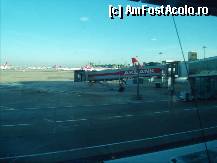 [P01] Am sosit pe aeroportul Istanbul. Prin astfel de 'tunele mobile', care se lipesc de avion, se face de obicei iesirea.Aeroportul İSTANBUL ATATÜRK HAVALİMANI. » foto by TraianS
 - 
<span class="allrVoted glyphicon glyphicon-heart hidden" id="av315878"></span>
<a class="m-l-10 hidden" id="sv315878" onclick="voting_Foto_DelVot(,315878,21951)" role="button">șterge vot <span class="glyphicon glyphicon-remove"></span></a>
<a id="v9315878" class=" c-red"  onclick="voting_Foto_SetVot(315878)" role="button"><span class="glyphicon glyphicon-heart-empty"></span> <b>LIKE</b> = Votează poza</a> <img class="hidden"  id="f315878W9" src="/imagini/loader.gif" border="0" /><span class="AjErrMes hidden" id="e315878ErM"></span>