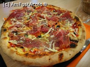 [P14] Osteria Panecaldo; pizza » foto by crismis
 - 
<span class="allrVoted glyphicon glyphicon-heart hidden" id="av1056341"></span>
<a class="m-l-10 hidden" id="sv1056341" onclick="voting_Foto_DelVot(,1056341,22049)" role="button">șterge vot <span class="glyphicon glyphicon-remove"></span></a>
<a id="v91056341" class=" c-red"  onclick="voting_Foto_SetVot(1056341)" role="button"><span class="glyphicon glyphicon-heart-empty"></span> <b>LIKE</b> = Votează poza</a> <img class="hidden"  id="f1056341W9" src="/imagini/loader.gif" border="0" /><span class="AjErrMes hidden" id="e1056341ErM"></span>