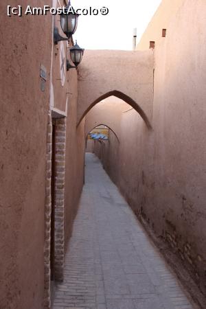 [P69] Yazd, Orașul Vechi, Alee mai îngustă doar pentru pietoni » foto by mprofeanu
 - 
<span class="allrVoted glyphicon glyphicon-heart hidden" id="av865315"></span>
<a class="m-l-10 hidden" id="sv865315" onclick="voting_Foto_DelVot(,865315,22077)" role="button">șterge vot <span class="glyphicon glyphicon-remove"></span></a>
<a id="v9865315" class=" c-red"  onclick="voting_Foto_SetVot(865315)" role="button"><span class="glyphicon glyphicon-heart-empty"></span> <b>LIKE</b> = Votează poza</a> <img class="hidden"  id="f865315W9" src="/imagini/loader.gif" border="0" /><span class="AjErrMes hidden" id="e865315ErM"></span>