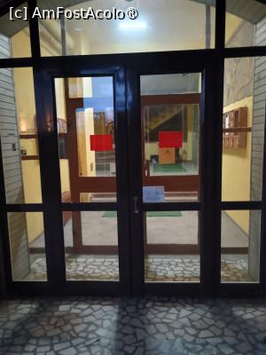 [P02] Intrarea în scara bloocului » foto by Zoazore
 - 
<span class="allrVoted glyphicon glyphicon-heart hidden" id="av1489567"></span>
<a class="m-l-10 hidden" id="sv1489567" onclick="voting_Foto_DelVot(,1489567,22273)" role="button">șterge vot <span class="glyphicon glyphicon-remove"></span></a>
<a id="v91489567" class=" c-red"  onclick="voting_Foto_SetVot(1489567)" role="button"><span class="glyphicon glyphicon-heart-empty"></span> <b>LIKE</b> = Votează poza</a> <img class="hidden"  id="f1489567W9" src="/imagini/loader.gif" border="0" /><span class="AjErrMes hidden" id="e1489567ErM"></span>