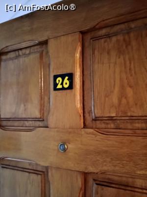 [P08] Ușa de la intrarea în apartamentul 26 » foto by Zoazore
 - 
<span class="allrVoted glyphicon glyphicon-heart hidden" id="av1489573"></span>
<a class="m-l-10 hidden" id="sv1489573" onclick="voting_Foto_DelVot(,1489573,22273)" role="button">șterge vot <span class="glyphicon glyphicon-remove"></span></a>
<a id="v91489573" class=" c-red"  onclick="voting_Foto_SetVot(1489573)" role="button"><span class="glyphicon glyphicon-heart-empty"></span> <b>LIKE</b> = Votează poza</a> <img class="hidden"  id="f1489573W9" src="/imagini/loader.gif" border="0" /><span class="AjErrMes hidden" id="e1489573ErM"></span>
