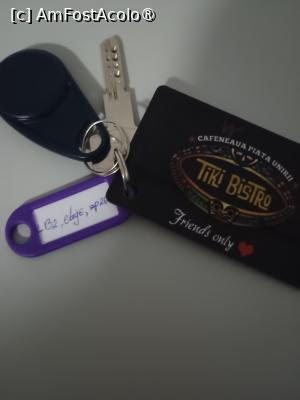 [P09] Cheia avea ca breloc un card pentru reduce la cele două terase » foto by Zoazore
 - 
<span class="allrVoted glyphicon glyphicon-heart hidden" id="av1489574"></span>
<a class="m-l-10 hidden" id="sv1489574" onclick="voting_Foto_DelVot(,1489574,22273)" role="button">șterge vot <span class="glyphicon glyphicon-remove"></span></a>
<a id="v91489574" class=" c-red"  onclick="voting_Foto_SetVot(1489574)" role="button"><span class="glyphicon glyphicon-heart-empty"></span> <b>LIKE</b> = Votează poza</a> <img class="hidden"  id="f1489574W9" src="/imagini/loader.gif" border="0" /><span class="AjErrMes hidden" id="e1489574ErM"></span>