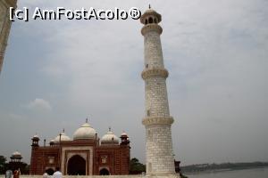 [P17] Unul din cele patru turnuri ce însoţesc Taj Mahal+ul, cu o uşoară înclinaţie spre exterior.  » foto by glcitizen
 - 
<span class="allrVoted glyphicon glyphicon-heart hidden" id="av882202"></span>
<a class="m-l-10 hidden" id="sv882202" onclick="voting_Foto_DelVot(,882202,22287)" role="button">șterge vot <span class="glyphicon glyphicon-remove"></span></a>
<a id="v9882202" class=" c-red"  onclick="voting_Foto_SetVot(882202)" role="button"><span class="glyphicon glyphicon-heart-empty"></span> <b>LIKE</b> = Votează poza</a> <img class="hidden"  id="f882202W9" src="/imagini/loader.gif" border="0" /><span class="AjErrMes hidden" id="e882202ErM"></span>