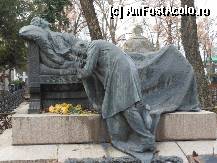 P11 [DEC-2011] Cimitirul Bellu - Monumentul familiei Poroineanu. Sculptor Rafaelo Romanelli.
