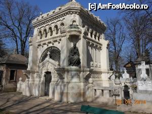 [P40] Cimitirul Bellu - Cavoul Gheorghieff. Arhitect Ion Mincu, sculptor Frederik Storck.  » foto by iulianic
 - 
<span class="allrVoted glyphicon glyphicon-heart hidden" id="av502375"></span>
<a class="m-l-10 hidden" id="sv502375" onclick="voting_Foto_DelVot(,502375,22321)" role="button">șterge vot <span class="glyphicon glyphicon-remove"></span></a>
<a id="v9502375" class=" c-red"  onclick="voting_Foto_SetVot(502375)" role="button"><span class="glyphicon glyphicon-heart-empty"></span> <b>LIKE</b> = Votează poza</a> <img class="hidden"  id="f502375W9" src="/imagini/loader.gif" border="0" /><span class="AjErrMes hidden" id="e502375ErM"></span>