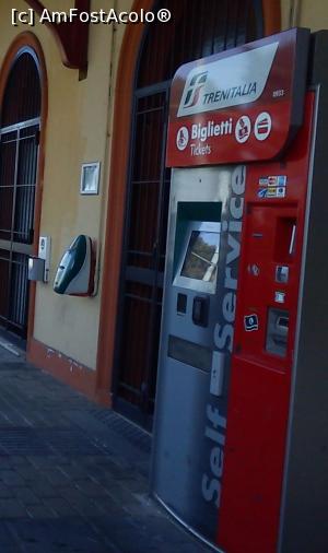 [P05] Automat de bilete in gara Cesenatico, langa este si locul unde se valideaza biletele.  » foto by Nicu
 - 
<span class="allrVoted glyphicon glyphicon-heart hidden" id="av1065792"></span>
<a class="m-l-10 hidden" id="sv1065792" onclick="voting_Foto_DelVot(,1065792,22331)" role="button">șterge vot <span class="glyphicon glyphicon-remove"></span></a>
<a id="v91065792" class=" c-red"  onclick="voting_Foto_SetVot(1065792)" role="button"><span class="glyphicon glyphicon-heart-empty"></span> <b>LIKE</b> = Votează poza</a> <img class="hidden"  id="f1065792W9" src="/imagini/loader.gif" border="0" /><span class="AjErrMes hidden" id="e1065792ErM"></span>