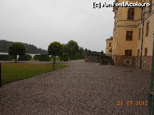 [P07] Palatul Drottningholm - Alei petruite şi arbuşti tunşi în stil englezesc.  » foto by iulianic
 - 
<span class="allrVoted glyphicon glyphicon-heart hidden" id="av581388"></span>
<a class="m-l-10 hidden" id="sv581388" onclick="voting_Foto_DelVot(,581388,22348)" role="button">șterge vot <span class="glyphicon glyphicon-remove"></span></a>
<a id="v9581388" class=" c-red"  onclick="voting_Foto_SetVot(581388)" role="button"><span class="glyphicon glyphicon-heart-empty"></span> <b>LIKE</b> = Votează poza</a> <img class="hidden"  id="f581388W9" src="/imagini/loader.gif" border="0" /><span class="AjErrMes hidden" id="e581388ErM"></span>