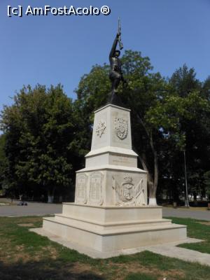 [P08] Oltenița - Monumentul eroilor oltenițeni din cel de-al Doilea Război Mondial. » foto by iulianic
 - 
<span class="allrVoted glyphicon glyphicon-heart hidden" id="av1252335"></span>
<a class="m-l-10 hidden" id="sv1252335" onclick="voting_Foto_DelVot(,1252335,22428)" role="button">șterge vot <span class="glyphicon glyphicon-remove"></span></a>
<a id="v91252335" class=" c-red"  onclick="voting_Foto_SetVot(1252335)" role="button"><span class="glyphicon glyphicon-heart-empty"></span> <b>LIKE</b> = Votează poza</a> <img class="hidden"  id="f1252335W9" src="/imagini/loader.gif" border="0" /><span class="AjErrMes hidden" id="e1252335ErM"></span>