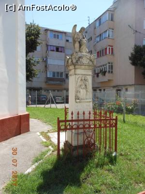 [P22] Oltenița - Catedrala Sf. Nicolae. Monument funerar din 1872. » foto by iulianic
 - 
<span class="allrVoted glyphicon glyphicon-heart hidden" id="av884756"></span>
<a class="m-l-10 hidden" id="sv884756" onclick="voting_Foto_DelVot(,884756,22428)" role="button">șterge vot <span class="glyphicon glyphicon-remove"></span></a>
<a id="v9884756" class=" c-red"  onclick="voting_Foto_SetVot(884756)" role="button"><span class="glyphicon glyphicon-heart-empty"></span> <b>LIKE</b> = Votează poza</a> <img class="hidden"  id="f884756W9" src="/imagini/loader.gif" border="0" /><span class="AjErrMes hidden" id="e884756ErM"></span>