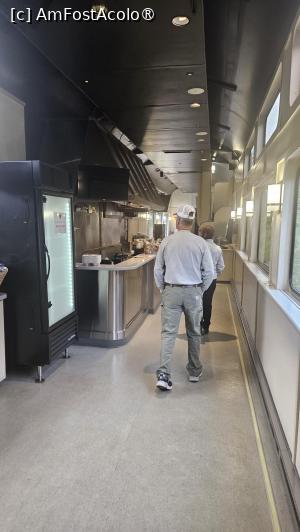 [P15] la barul din tren » foto by robert
 - 
<span class="allrVoted glyphicon glyphicon-heart hidden" id="av1510560"></span>
<a class="m-l-10 hidden" id="sv1510560" onclick="voting_Foto_DelVot(,1510560,22462)" role="button">șterge vot <span class="glyphicon glyphicon-remove"></span></a>
<a id="v91510560" class=" c-red"  onclick="voting_Foto_SetVot(1510560)" role="button"><span class="glyphicon glyphicon-heart-empty"></span> <b>LIKE</b> = Votează poza</a> <img class="hidden"  id="f1510560W9" src="/imagini/loader.gif" border="0" /><span class="AjErrMes hidden" id="e1510560ErM"></span>