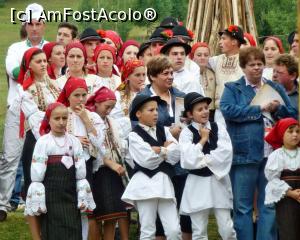 [P11] O parte din grupul premianţilor la concursul gastronomic, aşteptând să urce pe scenă (2013) » foto by Lucien
 - 
<span class="allrVoted glyphicon glyphicon-heart hidden" id="av729348"></span>
<a class="m-l-10 hidden" id="sv729348" onclick="voting_Foto_DelVot(,729348,22696)" role="button">șterge vot <span class="glyphicon glyphicon-remove"></span></a>
<a id="v9729348" class=" c-red"  onclick="voting_Foto_SetVot(729348)" role="button"><span class="glyphicon glyphicon-heart-empty"></span> <b>LIKE</b> = Votează poza</a> <img class="hidden"  id="f729348W9" src="/imagini/loader.gif" border="0" /><span class="AjErrMes hidden" id="e729348ErM"></span>