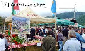 [P02] O parte din standurile participanţilor la ediţia din 2013 a 'Festivalului ceangăiesc al mămăligii cu brânză' » foto by Lucien
 - 
<span class="allrVoted glyphicon glyphicon-heart hidden" id="av729339"></span>
<a class="m-l-10 hidden" id="sv729339" onclick="voting_Foto_DelVot(,729339,22696)" role="button">șterge vot <span class="glyphicon glyphicon-remove"></span></a>
<a id="v9729339" class=" c-red"  onclick="voting_Foto_SetVot(729339)" role="button"><span class="glyphicon glyphicon-heart-empty"></span> <b>LIKE</b> = Votează poza</a> <img class="hidden"  id="f729339W9" src="/imagini/loader.gif" border="0" /><span class="AjErrMes hidden" id="e729339ErM"></span>