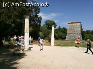 [P03] Prima impresie; Turnul Venețian în dreapta, iar în stânga, printre cele 2 coloane, se face aleea pe care se începe vizitarea sitului » foto by crismis
 - 
<span class="allrVoted glyphicon glyphicon-heart hidden" id="av908016"></span>
<a class="m-l-10 hidden" id="sv908016" onclick="voting_Foto_DelVot(,908016,22820)" role="button">șterge vot <span class="glyphicon glyphicon-remove"></span></a>
<a id="v9908016" class=" c-red"  onclick="voting_Foto_SetVot(908016)" role="button"><span class="glyphicon glyphicon-heart-empty"></span> <b>LIKE</b> = Votează poza</a> <img class="hidden"  id="f908016W9" src="/imagini/loader.gif" border="0" /><span class="AjErrMes hidden" id="e908016ErM"></span>