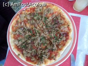 [P08] Pizza cu ton, ceapă, roşii şi pătrunjel.  » foto by Safta Radu
 - 
<span class="allrVoted glyphicon glyphicon-heart hidden" id="av913489"></span>
<a class="m-l-10 hidden" id="sv913489" onclick="voting_Foto_DelVot(,913489,22894)" role="button">șterge vot <span class="glyphicon glyphicon-remove"></span></a>
<a id="v9913489" class=" c-red"  onclick="voting_Foto_SetVot(913489)" role="button"><span class="glyphicon glyphicon-heart-empty"></span> <b>LIKE</b> = Votează poza</a> <img class="hidden"  id="f913489W9" src="/imagini/loader.gif" border="0" /><span class="AjErrMes hidden" id="e913489ErM"></span>