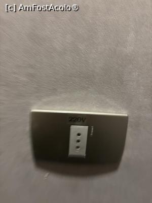 [P26] Priză în Chile,și aici se potrivesc ale noastre cele simple » foto by AZE
 - 
<span class="allrVoted glyphicon glyphicon-heart hidden" id="av1522924"></span>
<a class="m-l-10 hidden" id="sv1522924" onclick="voting_Foto_DelVot(,1522924,22921)" role="button">șterge vot <span class="glyphicon glyphicon-remove"></span></a>
<a id="v91522924" class=" c-red"  onclick="voting_Foto_SetVot(1522924)" role="button"><span class="glyphicon glyphicon-heart-empty"></span> <b>LIKE</b> = Votează poza</a> <img class="hidden"  id="f1522924W9" src="/imagini/loader.gif" border="0" /><span class="AjErrMes hidden" id="e1522924ErM"></span>