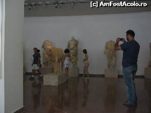 P05 [JUL-2006] Statui si alte vestigii expuse in muzeul de langa situl istoric de la Olympia