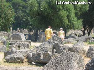P09 [JUL-2006] VEstigii si pietre din celebrul sit istoric al Peloponesului. 