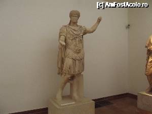 [P47] Statuia împăratului roman Hadrian » foto by irinad
 - 
<span class="allrVoted glyphicon glyphicon-heart hidden" id="av689555"></span>
<a class="m-l-10 hidden" id="sv689555" onclick="voting_Foto_DelVot(,689555,22926)" role="button">șterge vot <span class="glyphicon glyphicon-remove"></span></a>
<a id="v9689555" class=" c-red"  onclick="voting_Foto_SetVot(689555)" role="button"><span class="glyphicon glyphicon-heart-empty"></span> <b>LIKE</b> = Votează poza</a> <img class="hidden"  id="f689555W9" src="/imagini/loader.gif" border="0" /><span class="AjErrMes hidden" id="e689555ErM"></span>