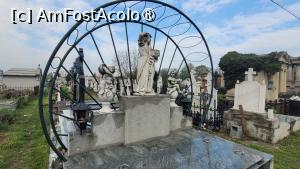 [P04] Cimitirul Ungureni, Craiova » foto by vlado2
 - 
<span class="allrVoted glyphicon glyphicon-heart hidden" id="av1525287"></span>
<a class="m-l-10 hidden" id="sv1525287" onclick="voting_Foto_DelVot(,1525287,22988)" role="button">șterge vot <span class="glyphicon glyphicon-remove"></span></a>
<a id="v91525287" class=" c-red"  onclick="voting_Foto_SetVot(1525287)" role="button"><span class="glyphicon glyphicon-heart-empty"></span> <b>LIKE</b> = Votează poza</a> <img class="hidden"  id="f1525287W9" src="/imagini/loader.gif" border="0" /><span class="AjErrMes hidden" id="e1525287ErM"></span>