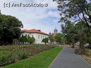 [P02] Parcul Sf.Dumitru din Craiova.Casa Baniei si Catedrala Mitropolitana Sf.Dumitru. » foto by Floria
 - 
<span class="allrVoted glyphicon glyphicon-heart hidden" id="av1267805"></span>
<a class="m-l-10 hidden" id="sv1267805" onclick="voting_Foto_DelVot(,1267805,22988)" role="button">șterge vot <span class="glyphicon glyphicon-remove"></span></a>
<a id="v91267805" class=" c-red"  onclick="voting_Foto_SetVot(1267805)" role="button"><span class="glyphicon glyphicon-heart-empty"></span> <b>LIKE</b> = Votează poza</a> <img class="hidden"  id="f1267805W9" src="/imagini/loader.gif" border="0" /><span class="AjErrMes hidden" id="e1267805ErM"></span>