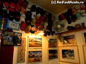 P09 [JUL-2014] Taverna cu sepcile. In tabloul din stanga este patronul cu Gianni Morandi