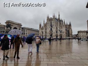 [P02] Domul din Milano și o parte din piața din fața sa » foto by crismis
 - 
<span class="allrVoted glyphicon glyphicon-heart hidden" id="av1485150"></span>
<a class="m-l-10 hidden" id="sv1485150" onclick="voting_Foto_DelVot(,1485150,23051)" role="button">șterge vot <span class="glyphicon glyphicon-remove"></span></a>
<a id="v91485150" class=" c-red"  onclick="voting_Foto_SetVot(1485150)" role="button"><span class="glyphicon glyphicon-heart-empty"></span> <b>LIKE</b> = Votează poza</a> <img class="hidden"  id="f1485150W9" src="/imagini/loader.gif" border="0" /><span class="AjErrMes hidden" id="e1485150ErM"></span>