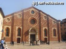 [P05] Santa Maria della Grazie - intrarea in bierica, grupurile de turisti care asteptau sa intre la muzeu. » foto by sunflower
 - 
<span class="allrVoted glyphicon glyphicon-heart hidden" id="av304155"></span>
<a class="m-l-10 hidden" id="sv304155" onclick="voting_Foto_DelVot(,304155,23065)" role="button">șterge vot <span class="glyphicon glyphicon-remove"></span></a>
<a id="v9304155" class=" c-red"  onclick="voting_Foto_SetVot(304155)" role="button"><span class="glyphicon glyphicon-heart-empty"></span> <b>LIKE</b> = Votează poza</a> <img class="hidden"  id="f304155W9" src="/imagini/loader.gif" border="0" /><span class="AjErrMes hidden" id="e304155ErM"></span>