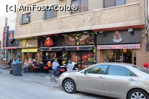[P37] Amman, lângă Strada Rainbow, perpendicular pe ea, alte mici restaurante, cel galben este Shi Shawerma cu scaune și mese puse și pe trotuar, acolo am mâncat seara...  » foto by mprofeanu
 - 
<span class="allrVoted glyphicon glyphicon-heart hidden" id="av925135"></span>
<a class="m-l-10 hidden" id="sv925135" onclick="voting_Foto_DelVot(,925135,23113)" role="button">șterge vot <span class="glyphicon glyphicon-remove"></span></a>
<a id="v9925135" class=" c-red"  onclick="voting_Foto_SetVot(925135)" role="button"><span class="glyphicon glyphicon-heart-empty"></span> <b>LIKE</b> = Votează poza</a> <img class="hidden"  id="f925135W9" src="/imagini/loader.gif" border="0" /><span class="AjErrMes hidden" id="e925135ErM"></span>