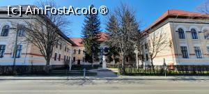 [P02] Bârlad, Școala Gimnaziale „Iorgu Radu”, În curtea ei Bustul „Emil Gârleanu turnat din bronz » foto by mprofeanu
 - 
<span class="allrVoted glyphicon glyphicon-heart hidden" id="av1477851"></span>
<a class="m-l-10 hidden" id="sv1477851" onclick="voting_Foto_DelVot(,1477851,23117)" role="button">șterge vot <span class="glyphicon glyphicon-remove"></span></a>
<a id="v91477851" class=" c-red"  onclick="voting_Foto_SetVot(1477851)" role="button"><span class="glyphicon glyphicon-heart-empty"></span> <b>LIKE</b> = Votează poza</a> <img class="hidden"  id="f1477851W9" src="/imagini/loader.gif" border="0" /><span class="AjErrMes hidden" id="e1477851ErM"></span>