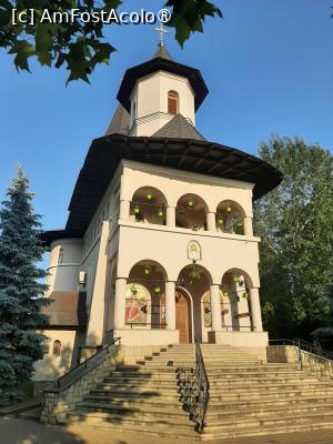 [P50] Spitalul Municipal
Biserica Sf. Ecaterina » foto by adso
 - 
<span class="allrVoted glyphicon glyphicon-heart hidden" id="av1522562"></span>
<a class="m-l-10 hidden" id="sv1522562" onclick="voting_Foto_DelVot(,1522562,23117)" role="button">șterge vot <span class="glyphicon glyphicon-remove"></span></a>
<a id="v91522562" class=" c-red"  onclick="voting_Foto_SetVot(1522562)" role="button"><span class="glyphicon glyphicon-heart-empty"></span> <b>LIKE</b> = Votează poza</a> <img class="hidden"  id="f1522562W9" src="/imagini/loader.gif" border="0" /><span class="AjErrMes hidden" id="e1522562ErM"></span>