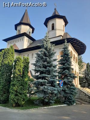 [P52] Spitalul Municipal
Biserica Sf. Ecaterina » foto by adso
 - 
<span class="allrVoted glyphicon glyphicon-heart hidden" id="av1522564"></span>
<a class="m-l-10 hidden" id="sv1522564" onclick="voting_Foto_DelVot(,1522564,23117)" role="button">șterge vot <span class="glyphicon glyphicon-remove"></span></a>
<a id="v91522564" class=" c-red"  onclick="voting_Foto_SetVot(1522564)" role="button"><span class="glyphicon glyphicon-heart-empty"></span> <b>LIKE</b> = Votează poza</a> <img class="hidden"  id="f1522564W9" src="/imagini/loader.gif" border="0" /><span class="AjErrMes hidden" id="e1522564ErM"></span>