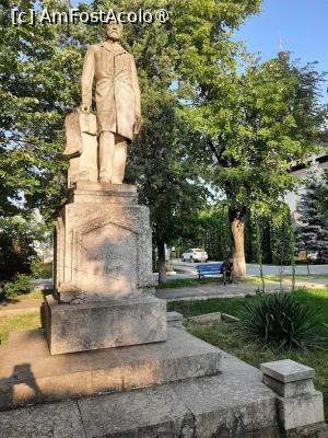 [P57] Spitalul Municipal
Statuia Dr. Constantin Codrescu » foto by adso
 - 
<span class="allrVoted glyphicon glyphicon-heart hidden" id="av1522569"></span>
<a class="m-l-10 hidden" id="sv1522569" onclick="voting_Foto_DelVot(,1522569,23117)" role="button">șterge vot <span class="glyphicon glyphicon-remove"></span></a>
<a id="v91522569" class=" c-red"  onclick="voting_Foto_SetVot(1522569)" role="button"><span class="glyphicon glyphicon-heart-empty"></span> <b>LIKE</b> = Votează poza</a> <img class="hidden"  id="f1522569W9" src="/imagini/loader.gif" border="0" /><span class="AjErrMes hidden" id="e1522569ErM"></span>