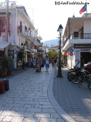 [P20] Străduță comercială în Skiathos.  » foto by tata123 🔱
 - 
<span class="allrVoted glyphicon glyphicon-heart hidden" id="av640830"></span>
<a class="m-l-10 hidden" id="sv640830" onclick="voting_Foto_DelVot(,640830,23152)" role="button">șterge vot <span class="glyphicon glyphicon-remove"></span></a>
<a id="v9640830" class=" c-red"  onclick="voting_Foto_SetVot(640830)" role="button"><span class="glyphicon glyphicon-heart-empty"></span> <b>LIKE</b> = Votează poza</a> <img class="hidden"  id="f640830W9" src="/imagini/loader.gif" border="0" /><span class="AjErrMes hidden" id="e640830ErM"></span>