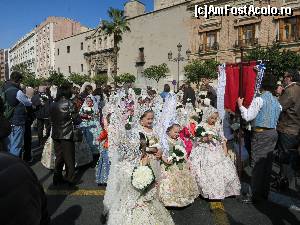 [P06] copii cu flori albe ce vor ajunge in Plaza de la Virgen » foto by anka-bc
 - 
<span class="allrVoted glyphicon glyphicon-heart hidden" id="av683131"></span>
<a class="m-l-10 hidden" id="sv683131" onclick="voting_Foto_DelVot(,683131,23165)" role="button">șterge vot <span class="glyphicon glyphicon-remove"></span></a>
<a id="v9683131" class=" c-red"  onclick="voting_Foto_SetVot(683131)" role="button"><span class="glyphicon glyphicon-heart-empty"></span> <b>LIKE</b> = Votează poza</a> <img class="hidden"  id="f683131W9" src="/imagini/loader.gif" border="0" /><span class="AjErrMes hidden" id="e683131ErM"></span>