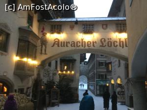 [P02] Restaurantul Auracher Lochl - ne indreptam voiniceste spre el » foto by mishu
 - 
<span class="allrVoted glyphicon glyphicon-heart hidden" id="av988033"></span>
<a class="m-l-10 hidden" id="sv988033" onclick="voting_Foto_DelVot(,988033,23171)" role="button">șterge vot <span class="glyphicon glyphicon-remove"></span></a>
<a id="v9988033" class=" c-red"  onclick="voting_Foto_SetVot(988033)" role="button"><span class="glyphicon glyphicon-heart-empty"></span> <b>LIKE</b> = Votează poza</a> <img class="hidden"  id="f988033W9" src="/imagini/loader.gif" border="0" /><span class="AjErrMes hidden" id="e988033ErM"></span>