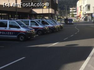 [P01] In zona garii stateau aceste masini cu politisti (erau din Salzburg) si aici le-am lasat dimineata la plecare si tot aici le-am gasit si la intoarcere (mai bine asa)  » foto by mishu
 - 
<span class="allrVoted glyphicon glyphicon-heart hidden" id="av1015163"></span>
<a class="m-l-10 hidden" id="sv1015163" onclick="voting_Foto_DelVot(,1015163,23293)" role="button">șterge vot <span class="glyphicon glyphicon-remove"></span></a>
<a id="v91015163" class=" c-red"  onclick="voting_Foto_SetVot(1015163)" role="button"><span class="glyphicon glyphicon-heart-empty"></span> <b>LIKE</b> = Votează poza</a> <img class="hidden"  id="f1015163W9" src="/imagini/loader.gif" border="0" /><span class="AjErrMes hidden" id="e1015163ErM"></span>