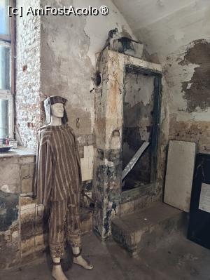 [P14] Celulă în fort (cu grup sanitar). » foto by tata123 🔱
 - 
<span class="allrVoted glyphicon glyphicon-heart hidden" id="av1545236"></span>
<a class="m-l-10 hidden" id="sv1545236" onclick="voting_Foto_DelVot(,1545236,23340)" role="button">șterge vot <span class="glyphicon glyphicon-remove"></span></a>
<a id="v91545236" class=" c-red"  onclick="voting_Foto_SetVot(1545236)" role="button"><span class="glyphicon glyphicon-heart-empty"></span> <b>LIKE</b> = Votează poza</a> <img class="hidden"  id="f1545236W9" src="/imagini/loader.gif" border="0" /><span class="AjErrMes hidden" id="e1545236ErM"></span>