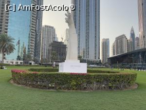 [P38] Downtown Dubai,statuia 3 degete » foto by AZE
 - 
<span class="allrVoted glyphicon glyphicon-heart hidden" id="av1482156"></span>
<a class="m-l-10 hidden" id="sv1482156" onclick="voting_Foto_DelVot(,1482156,23380)" role="button">șterge vot <span class="glyphicon glyphicon-remove"></span></a>
<a id="v91482156" class=" c-red"  onclick="voting_Foto_SetVot(1482156)" role="button"><span class="glyphicon glyphicon-heart-empty"></span> <b>LIKE</b> = Votează poza</a> <img class="hidden"  id="f1482156W9" src="/imagini/loader.gif" border="0" /><span class="AjErrMes hidden" id="e1482156ErM"></span>