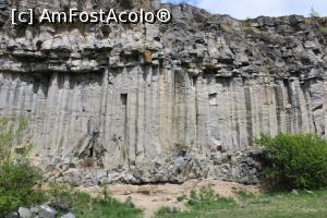 [P35] Complexul Geologic Racoș, Bazaltele de la Racoș, Se văd cele trei zone ale imenselor coloane, poză mărită, mi-au plăcut » foto by mprofeanu
 - 
<span class="allrVoted glyphicon glyphicon-heart hidden" id="av1167782"></span>
<a class="m-l-10 hidden" id="sv1167782" onclick="voting_Foto_DelVot(,1167782,23427)" role="button">șterge vot <span class="glyphicon glyphicon-remove"></span></a>
<a id="v91167782" class=" c-red"  onclick="voting_Foto_SetVot(1167782)" role="button"><span class="glyphicon glyphicon-heart-empty"></span> <b>LIKE</b> = Votează poza</a> <img class="hidden"  id="f1167782W9" src="/imagini/loader.gif" border="0" /><span class="AjErrMes hidden" id="e1167782ErM"></span>