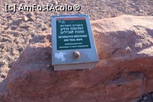 P05 [FEB-2020] Intrarea Red Canyon, Cutia metalică cu hărți în engleză și ebraică