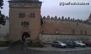 [P04] Intrarea la castelul Kezmarok (Thokoly) din orașul Kezmarok, Slovacia » foto by traian.leuca †
 - 
<span class="allrVoted glyphicon glyphicon-heart hidden" id="av677175"></span>
<a class="m-l-10 hidden" id="sv677175" onclick="voting_Foto_DelVot(,677175,23451)" role="button">șterge vot <span class="glyphicon glyphicon-remove"></span></a>
<a id="v9677175" class=" c-red"  onclick="voting_Foto_SetVot(677175)" role="button"><span class="glyphicon glyphicon-heart-empty"></span> <b>LIKE</b> = Votează poza</a> <img class="hidden"  id="f677175W9" src="/imagini/loader.gif" border="0" /><span class="AjErrMes hidden" id="e677175ErM"></span>