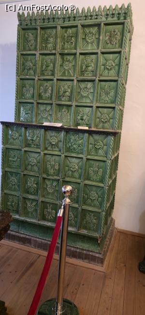 [P28] 28. Soba cea verde, cu cahlele ei spectaculoase. » foto by msnd
 - 
<span class="allrVoted glyphicon glyphicon-heart hidden" id="av1508926"></span>
<a class="m-l-10 hidden" id="sv1508926" onclick="voting_Foto_DelVot(,1508926,23475)" role="button">șterge vot <span class="glyphicon glyphicon-remove"></span></a>
<a id="v91508926" class=" c-red"  onclick="voting_Foto_SetVot(1508926)" role="button"><span class="glyphicon glyphicon-heart-empty"></span> <b>LIKE</b> = Votează poza</a> <img class="hidden"  id="f1508926W9" src="/imagini/loader.gif" border="0" /><span class="AjErrMes hidden" id="e1508926ErM"></span>