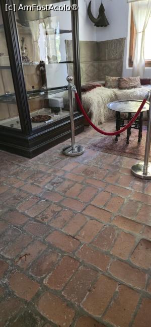 [P33] 33. Și aici pardoseala pare a fi originală. » foto by msnd
 - 
<span class="allrVoted glyphicon glyphicon-heart hidden" id="av1508931"></span>
<a class="m-l-10 hidden" id="sv1508931" onclick="voting_Foto_DelVot(,1508931,23475)" role="button">șterge vot <span class="glyphicon glyphicon-remove"></span></a>
<a id="v91508931" class=" c-red"  onclick="voting_Foto_SetVot(1508931)" role="button"><span class="glyphicon glyphicon-heart-empty"></span> <b>LIKE</b> = Votează poza</a> <img class="hidden"  id="f1508931W9" src="/imagini/loader.gif" border="0" /><span class="AjErrMes hidden" id="e1508931ErM"></span>