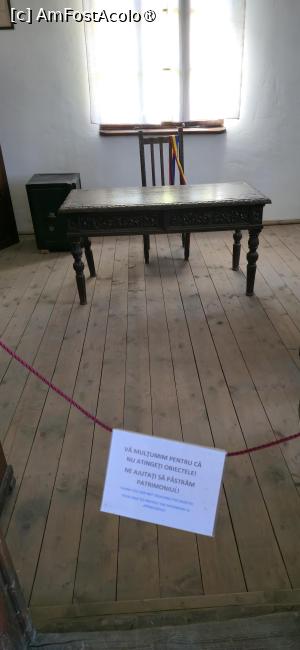 [P75] 75.  Biroul primarului este extrem de simplu. » foto by msnd
 - 
<span class="allrVoted glyphicon glyphicon-heart hidden" id="av1508973"></span>
<a class="m-l-10 hidden" id="sv1508973" onclick="voting_Foto_DelVot(,1508973,23475)" role="button">șterge vot <span class="glyphicon glyphicon-remove"></span></a>
<a id="v91508973" class=" c-red"  onclick="voting_Foto_SetVot(1508973)" role="button"><span class="glyphicon glyphicon-heart-empty"></span> <b>LIKE</b> = Votează poza</a> <img class="hidden"  id="f1508973W9" src="/imagini/loader.gif" border="0" /><span class="AjErrMes hidden" id="e1508973ErM"></span>