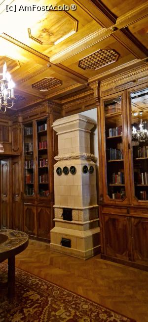 [P10] 10. Toată încăperea este cu lambriuri, iar plafonul casetat, cu lemn. Soba este cea originală. » foto by doinafil
 - 
<span class="allrVoted glyphicon glyphicon-heart hidden" id="av1504248"></span>
<a class="m-l-10 hidden" id="sv1504248" onclick="voting_Foto_DelVot(,1504248,23475)" role="button">șterge vot <span class="glyphicon glyphicon-remove"></span></a>
<a id="v91504248" class=" c-red"  onclick="voting_Foto_SetVot(1504248)" role="button"><span class="glyphicon glyphicon-heart-empty"></span> <b>LIKE</b> = Votează poza</a> <img class="hidden"  id="f1504248W9" src="/imagini/loader.gif" border="0" /><span class="AjErrMes hidden" id="e1504248ErM"></span>