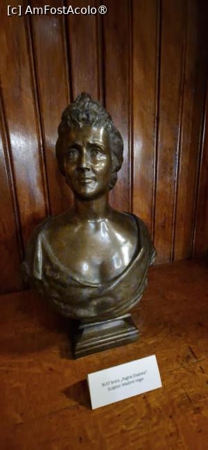 [P24] 24. Bustul din bronz al reginei Elisabeta, executat de Wladimir Hegel. » foto by doinafil
 - 
<span class="allrVoted glyphicon glyphicon-heart hidden" id="av1504262"></span>
<a class="m-l-10 hidden" id="sv1504262" onclick="voting_Foto_DelVot(,1504262,23475)" role="button">șterge vot <span class="glyphicon glyphicon-remove"></span></a>
<a id="v91504262" class=" c-red"  onclick="voting_Foto_SetVot(1504262)" role="button"><span class="glyphicon glyphicon-heart-empty"></span> <b>LIKE</b> = Votează poza</a> <img class="hidden"  id="f1504262W9" src="/imagini/loader.gif" border="0" /><span class="AjErrMes hidden" id="e1504262ErM"></span>