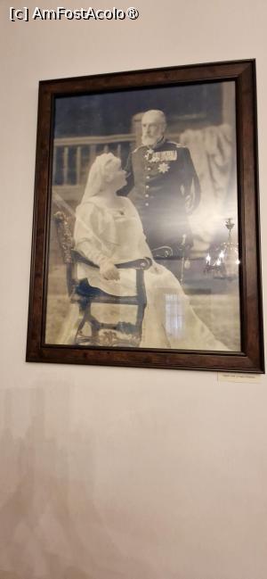 [P33] 33. Portretele primilor regi ai României, Elisabeta și Carol I, se găsesc mai peste tot în casă. Și ei au fost oaspeți ai conacului. » foto by doinafil
 - 
<span class="allrVoted glyphicon glyphicon-heart hidden" id="av1504271"></span>
<a class="m-l-10 hidden" id="sv1504271" onclick="voting_Foto_DelVot(,1504271,23475)" role="button">șterge vot <span class="glyphicon glyphicon-remove"></span></a>
<a id="v91504271" class=" c-red"  onclick="voting_Foto_SetVot(1504271)" role="button"><span class="glyphicon glyphicon-heart-empty"></span> <b>LIKE</b> = Votează poza</a> <img class="hidden"  id="f1504271W9" src="/imagini/loader.gif" border="0" /><span class="AjErrMes hidden" id="e1504271ErM"></span>