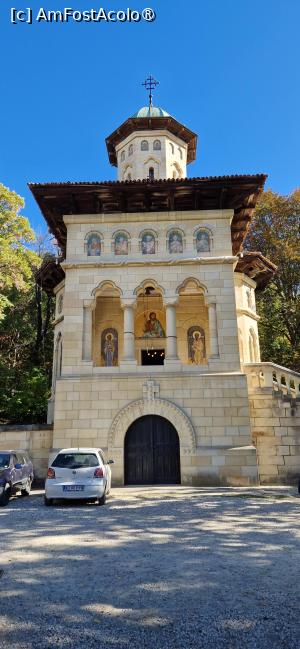 [P51] 51. Prin ușa boltită se coboară în cripta familiei Brătianu. » foto by doinafil
 - 
<span class="allrVoted glyphicon glyphicon-heart hidden" id="av1504289"></span>
<a class="m-l-10 hidden" id="sv1504289" onclick="voting_Foto_DelVot(,1504289,23475)" role="button">șterge vot <span class="glyphicon glyphicon-remove"></span></a>
<a id="v91504289" class=" c-red"  onclick="voting_Foto_SetVot(1504289)" role="button"><span class="glyphicon glyphicon-heart-empty"></span> <b>LIKE</b> = Votează poza</a> <img class="hidden"  id="f1504289W9" src="/imagini/loader.gif" border="0" /><span class="AjErrMes hidden" id="e1504289ErM"></span>