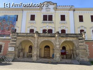 [P04] Muzeul Unirii Alba Iulia,clădirea a fost folosită ca locuințe pentru ofițeri » foto by AZE
 - 
<span class="allrVoted glyphicon glyphicon-heart hidden" id="av1394977"></span>
<a class="m-l-10 hidden" id="sv1394977" onclick="voting_Foto_DelVot(,1394977,23520)" role="button">șterge vot <span class="glyphicon glyphicon-remove"></span></a>
<a id="v91394977" class=" c-red"  onclick="voting_Foto_SetVot(1394977)" role="button"><span class="glyphicon glyphicon-heart-empty"></span> <b>LIKE</b> = Votează poza</a> <img class="hidden"  id="f1394977W9" src="/imagini/loader.gif" border="0" /><span class="AjErrMes hidden" id="e1394977ErM"></span>